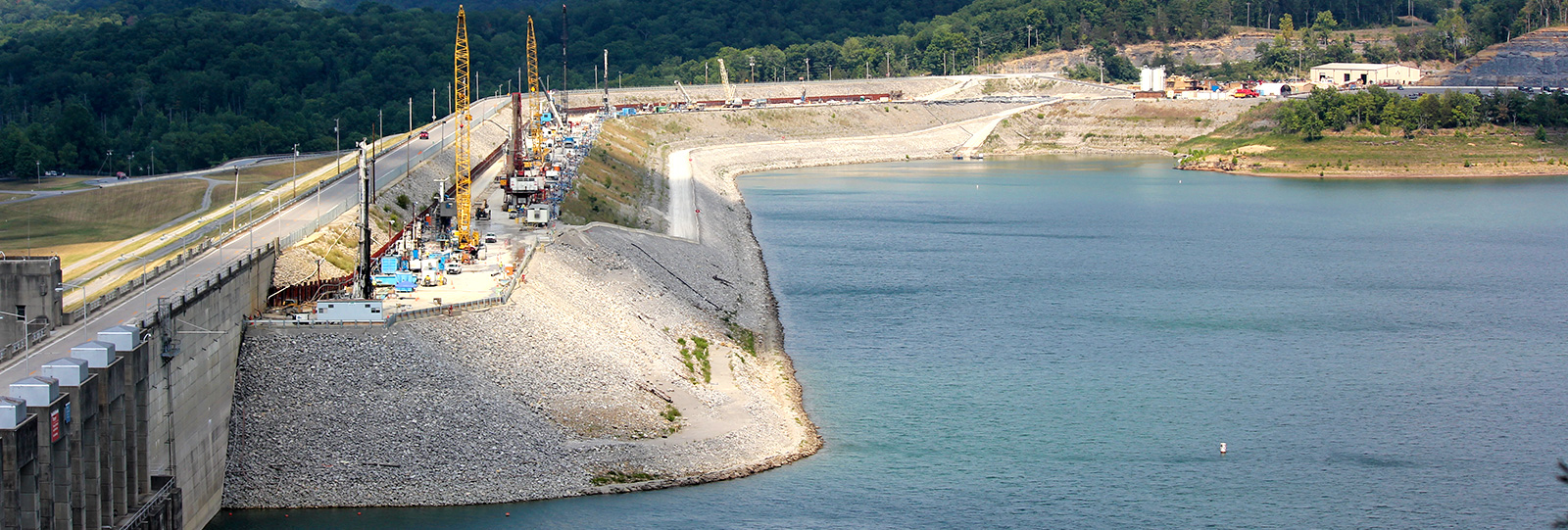 DFI ANNOUNCES THE 2013 OUTSTANDING PROJECT AWARD WINNER: WOLF CREEK DAM FOUNDATION REMEDIATION PROJECT Treviiicos