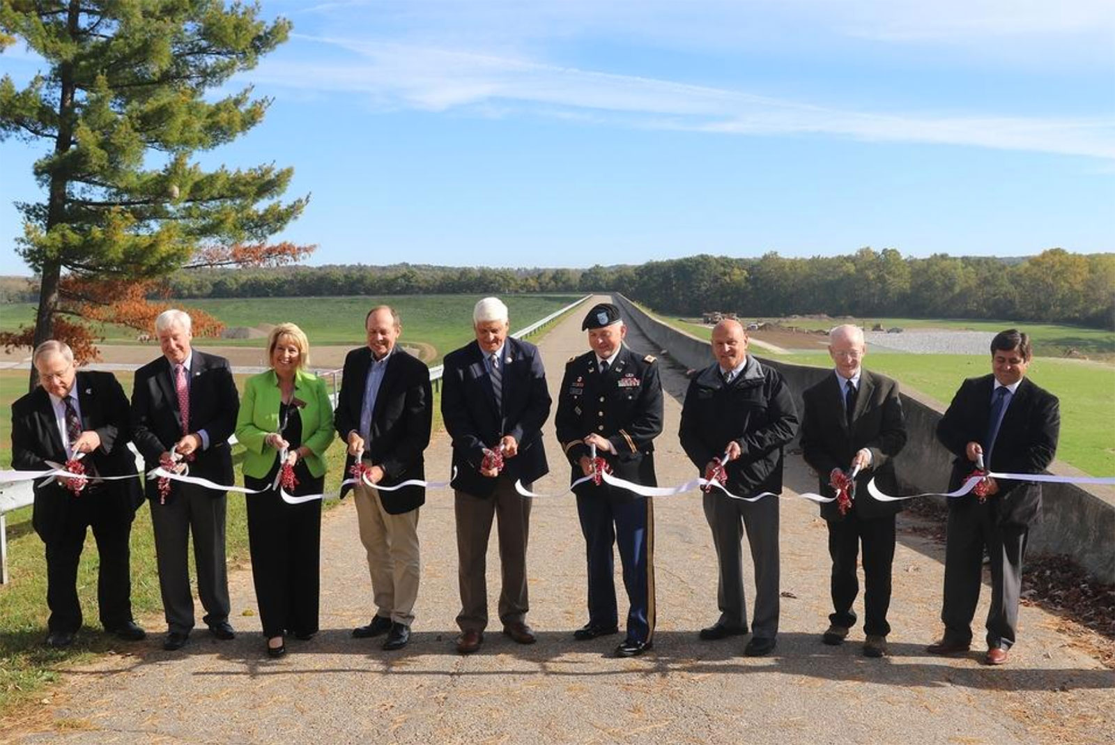 AREA LEADERS HAIL COMPLETION OF $44 MILLION SEEPAGE BARRIER AT BOLIVAR DAM Treviiicos